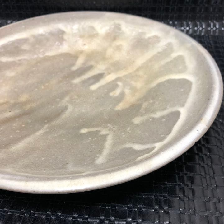 究極の古美術◼️蔵から美しい波の様な釉薬が流れているお皿が出て来ました、茶道具