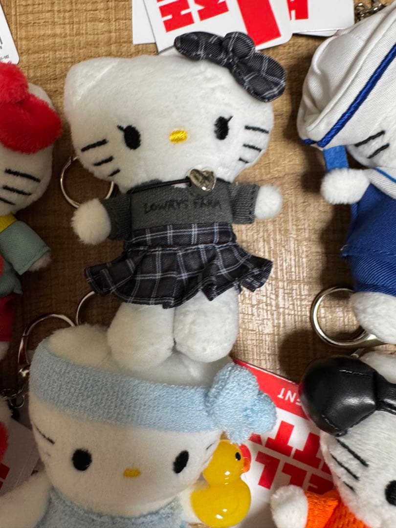 【新品】ME％ × Hello Kitty 限定コラボ マスコット 全27種