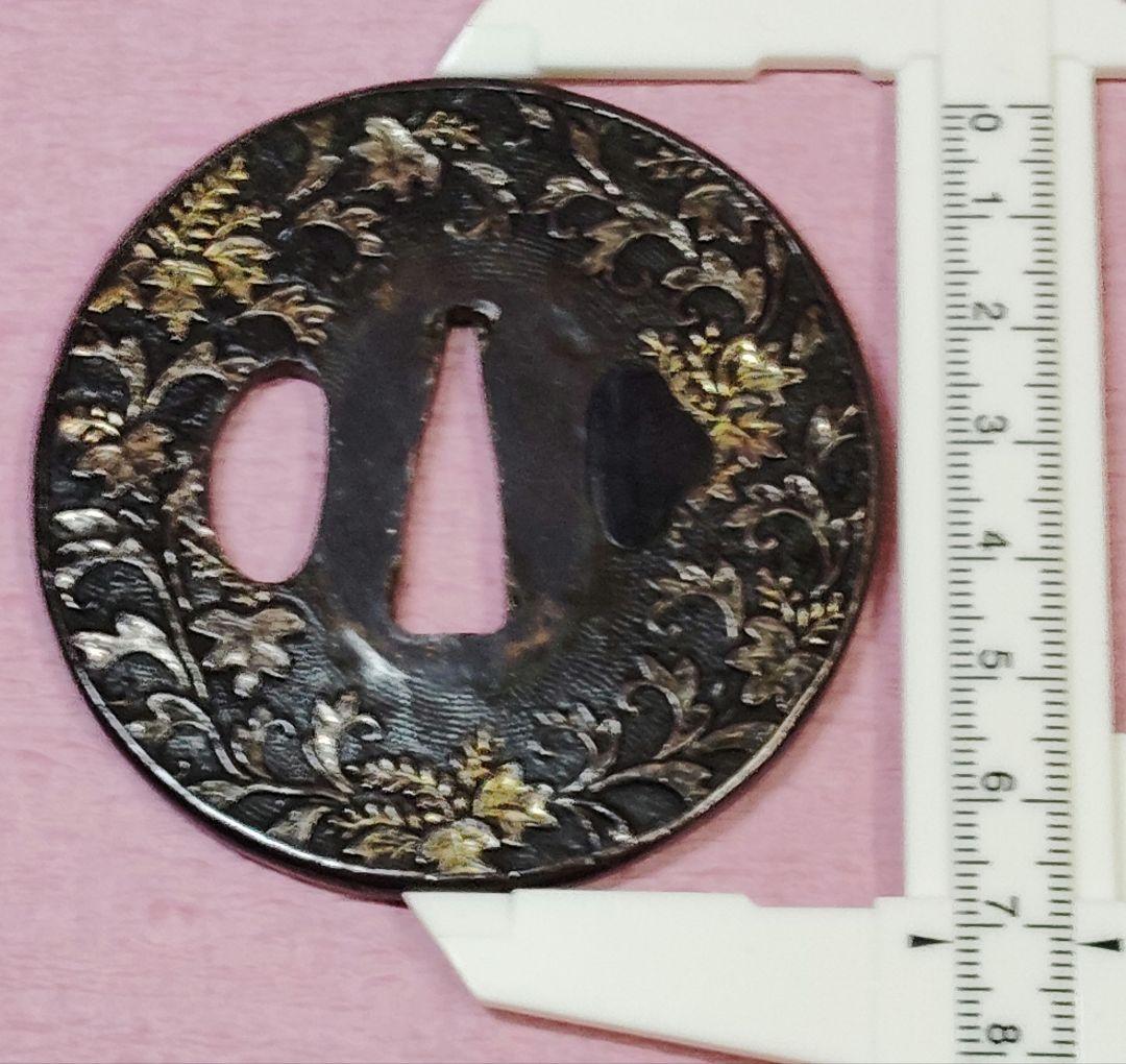刀装具 鐔 鍔 無銘 銅地 魚々子地 真鍮象嵌 草花文様図 覆輪丸形鐔 時代物