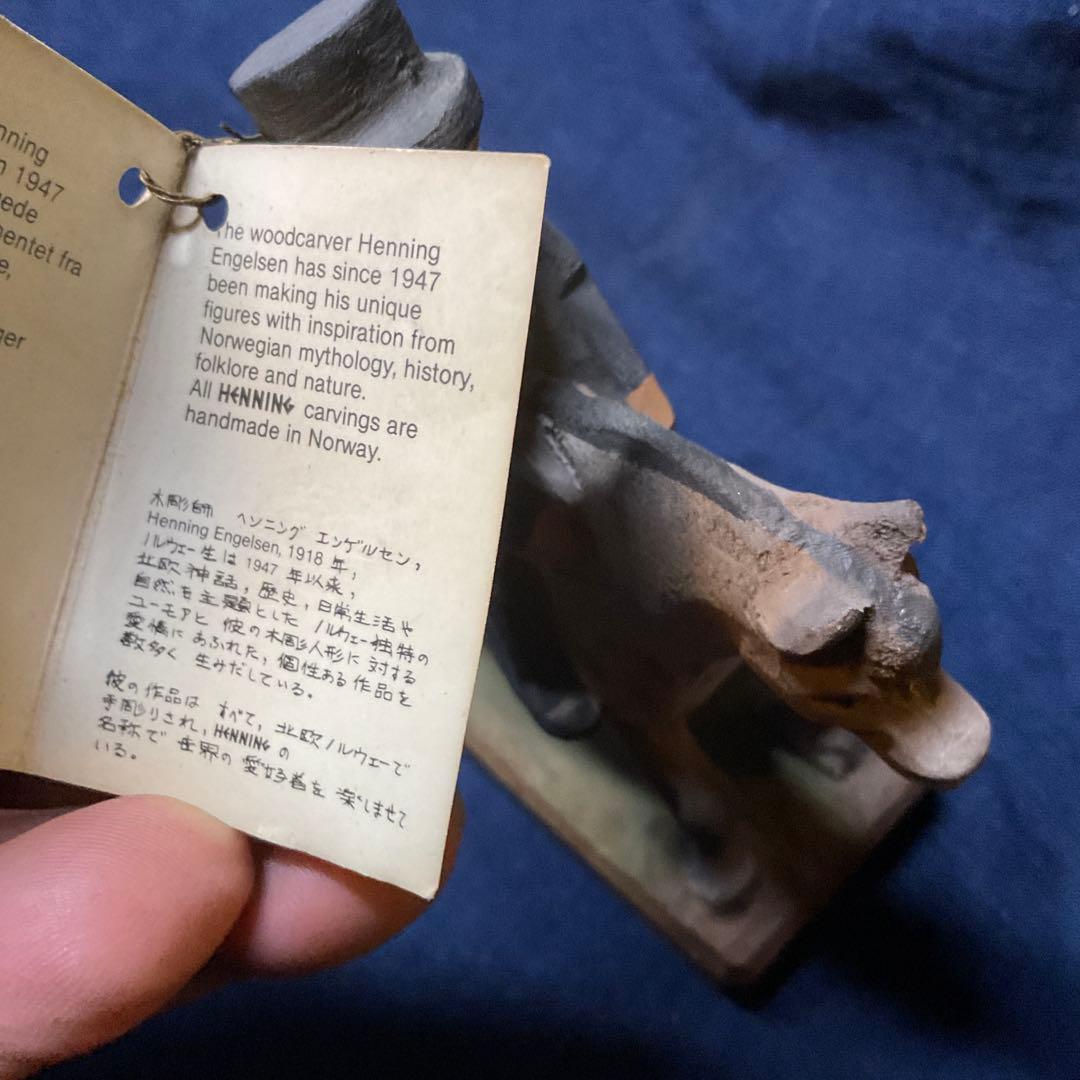 ノルウェーの彫刻家　貴重なへニング・エンゲルセンの木彫です。珍しいものです