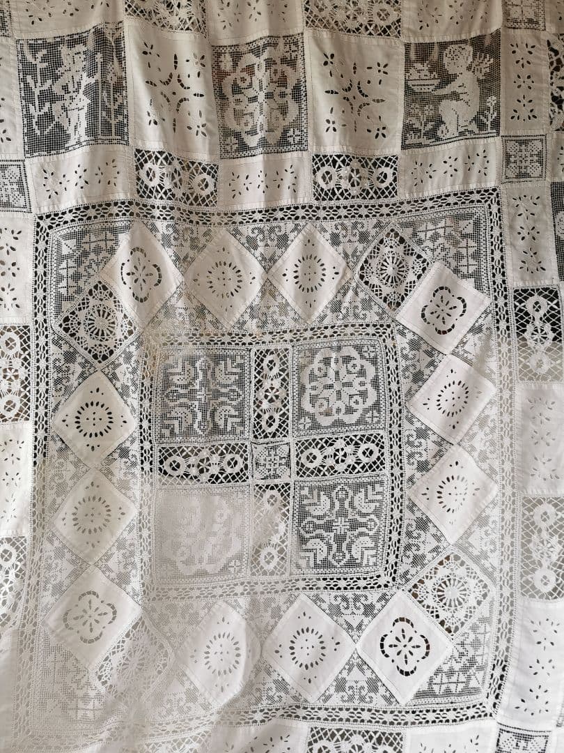 アンティークフランス 天使のフィレレース アイレット草花刺繍タッセル