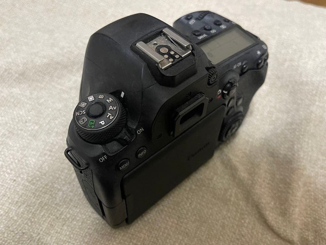 《訳あり・返品不可》Canon EOS 6D Mark IIボディ キャノン