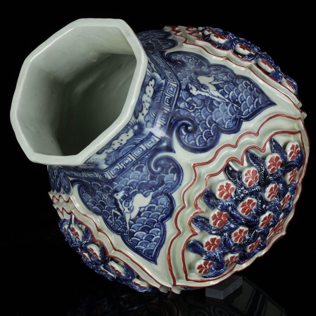 中国古玩 青花釉裏紅透彫花弁麒麟紋壺 唐物 飾壺 花瓶