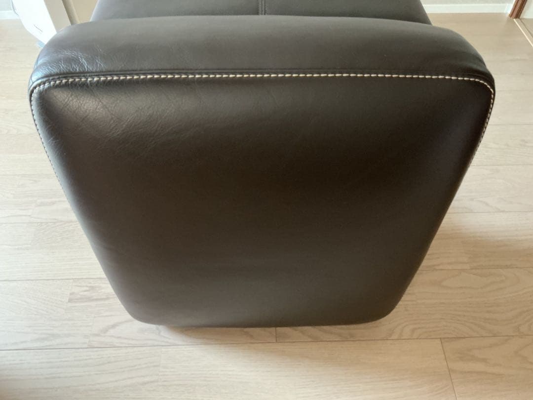 カリモク　レザー　オットマン　本革