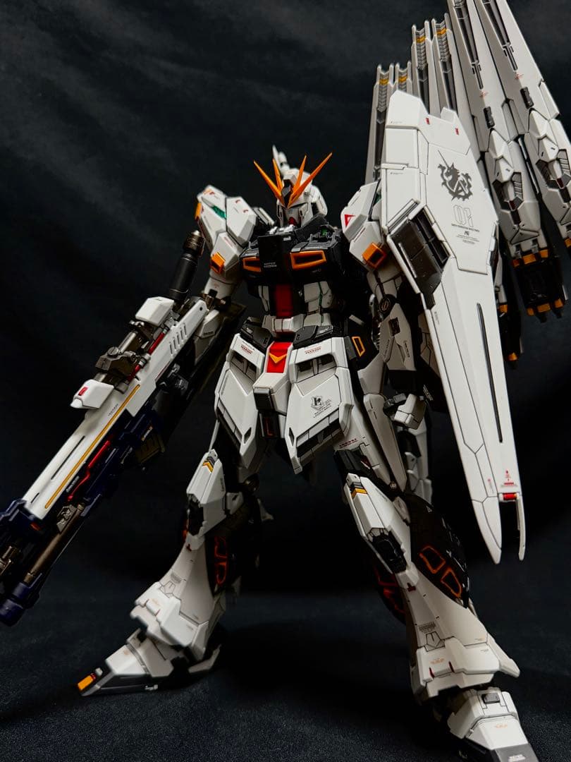 1/100 ニューガンダム 改修塗装済完成品 ガンプラ完成品 νGUNDAM