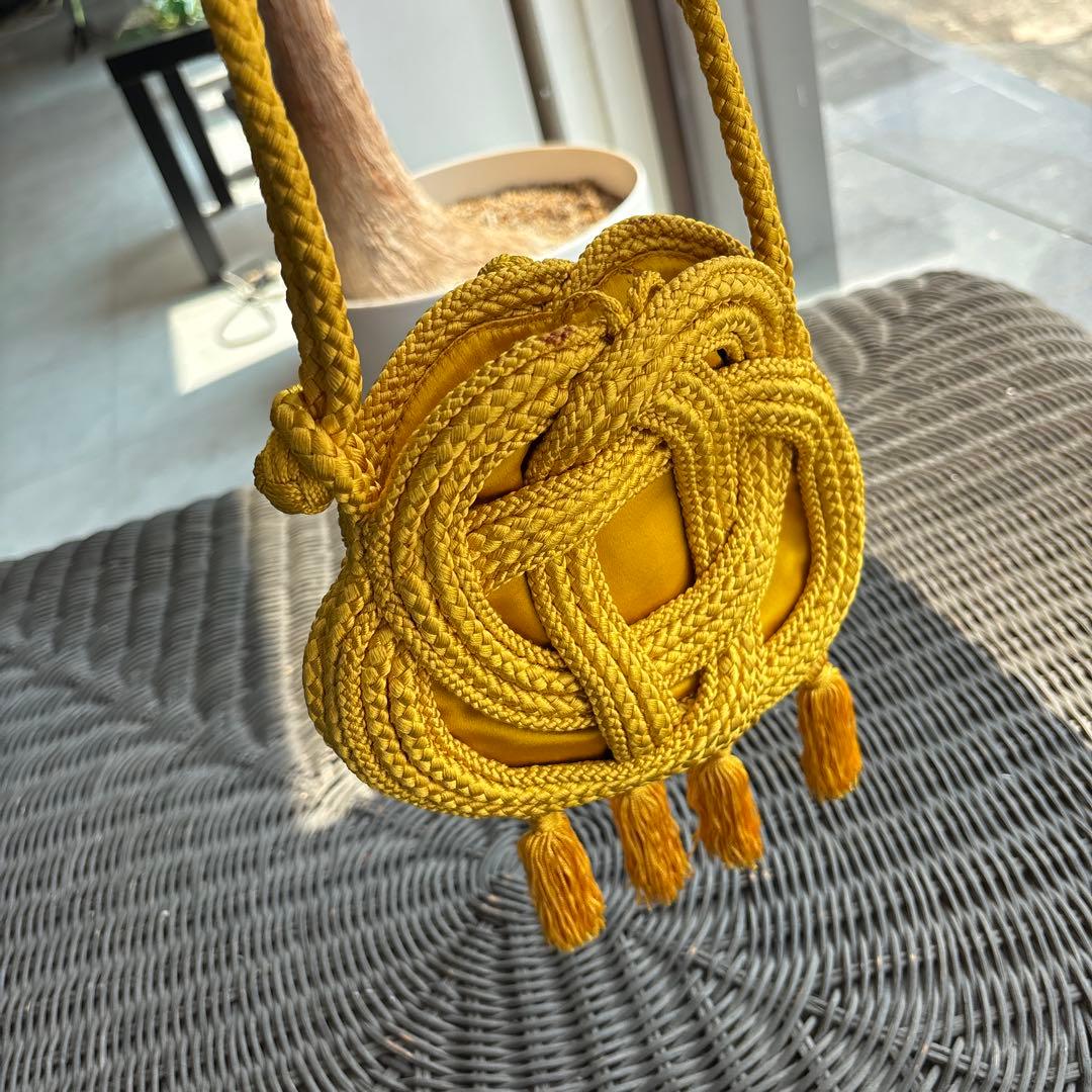BOTTEGAイエロー 編み込みデザイン バッグ フリンジ付き