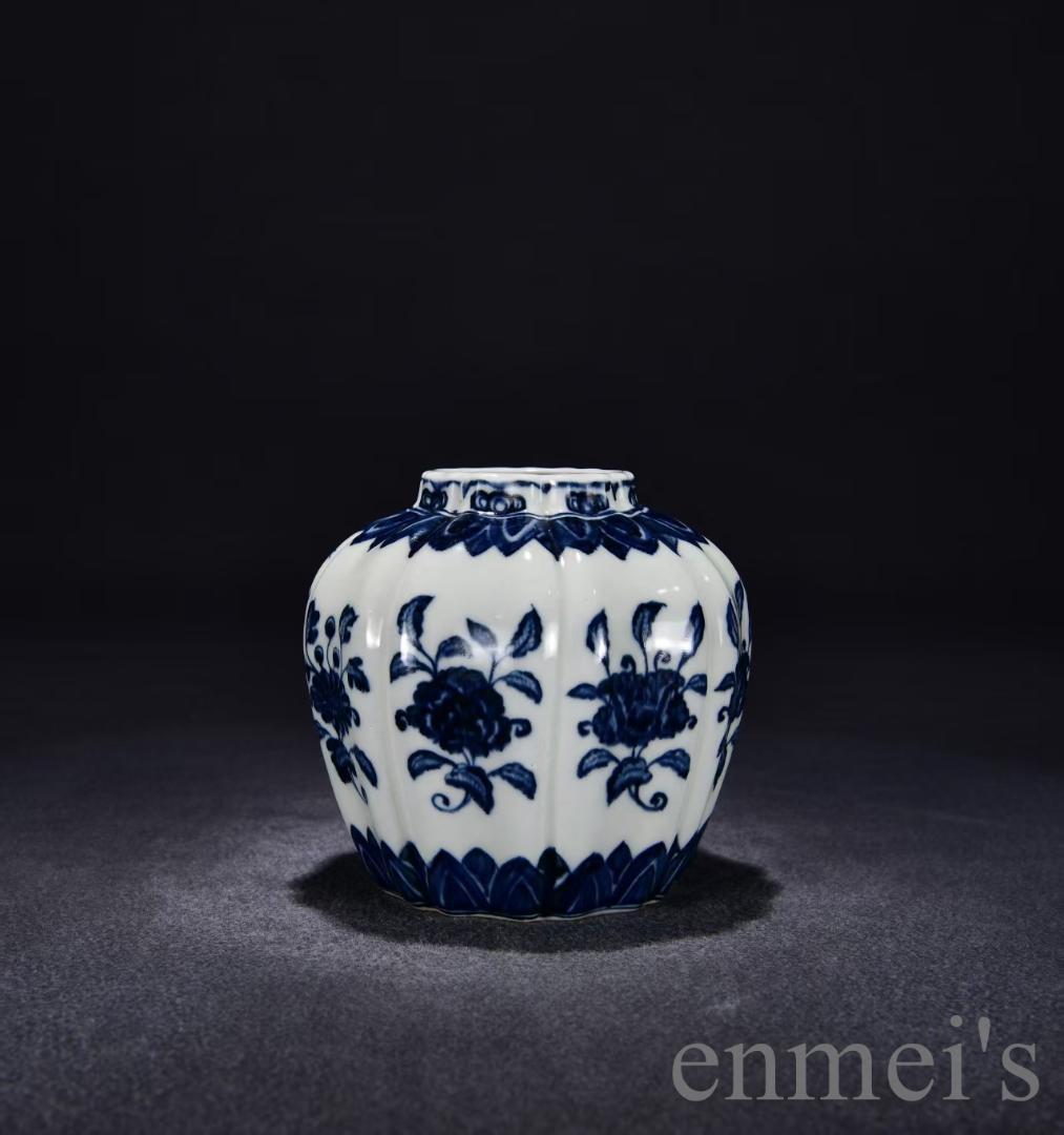 中国古美術・珍品・大明宣徳紋・青花纏枝花紋缶・瓜棱形・青花磁