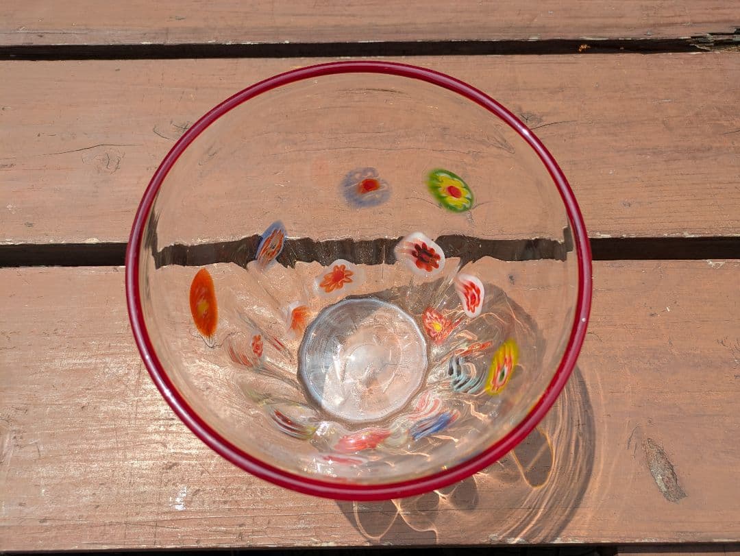 お洒落な花柄 赤縁 ガラス容器 インテリア