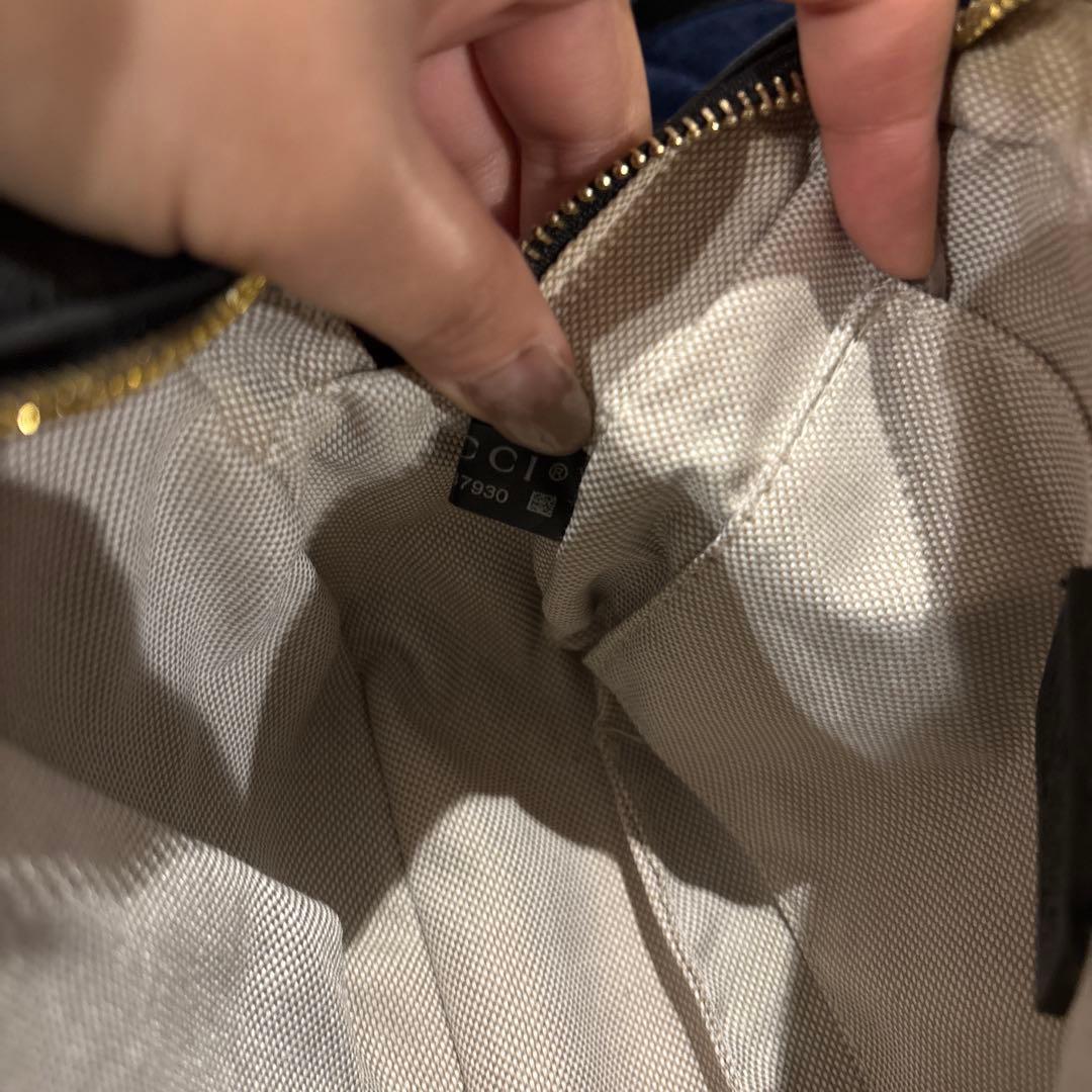 GUCCI ブラック ショルダーバッグ フリンジ付き