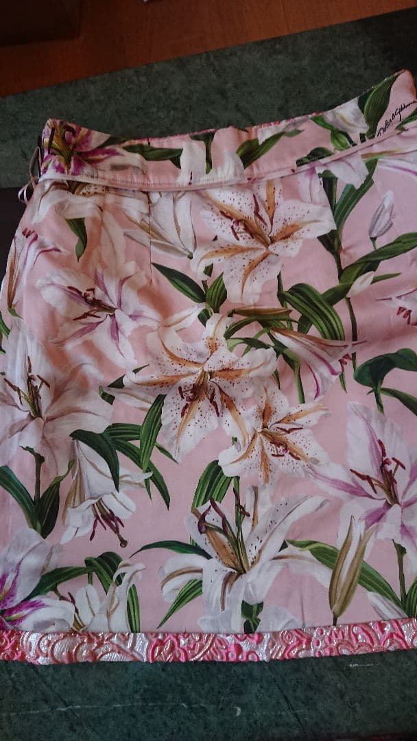 ＼新品未使用／ ドルチェアンドガッパーナ ペイズリーラメ刺繍 スカート