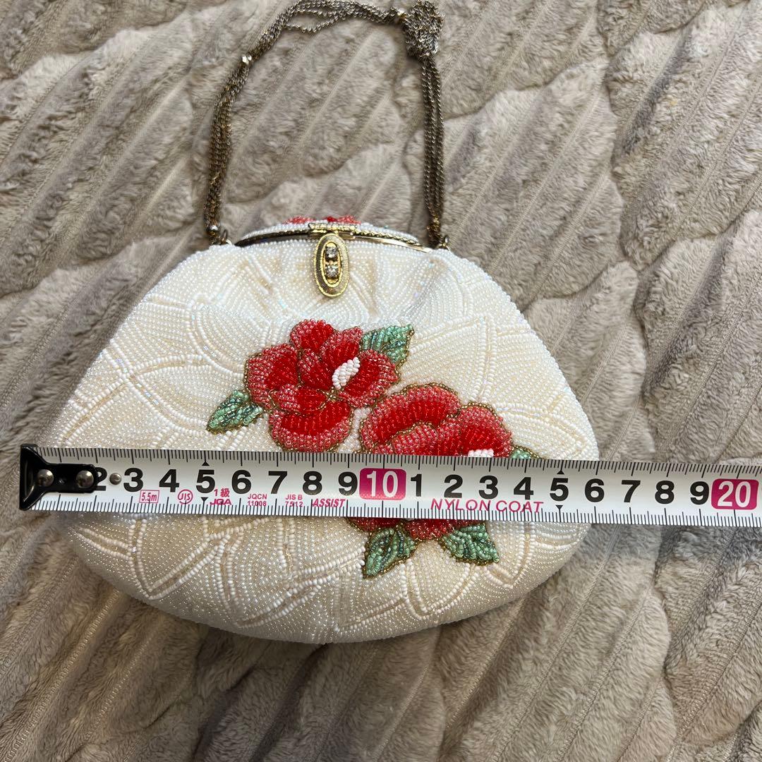 和装バッグ　総ビーズ刺繍花のホワイトクラッチバッグ