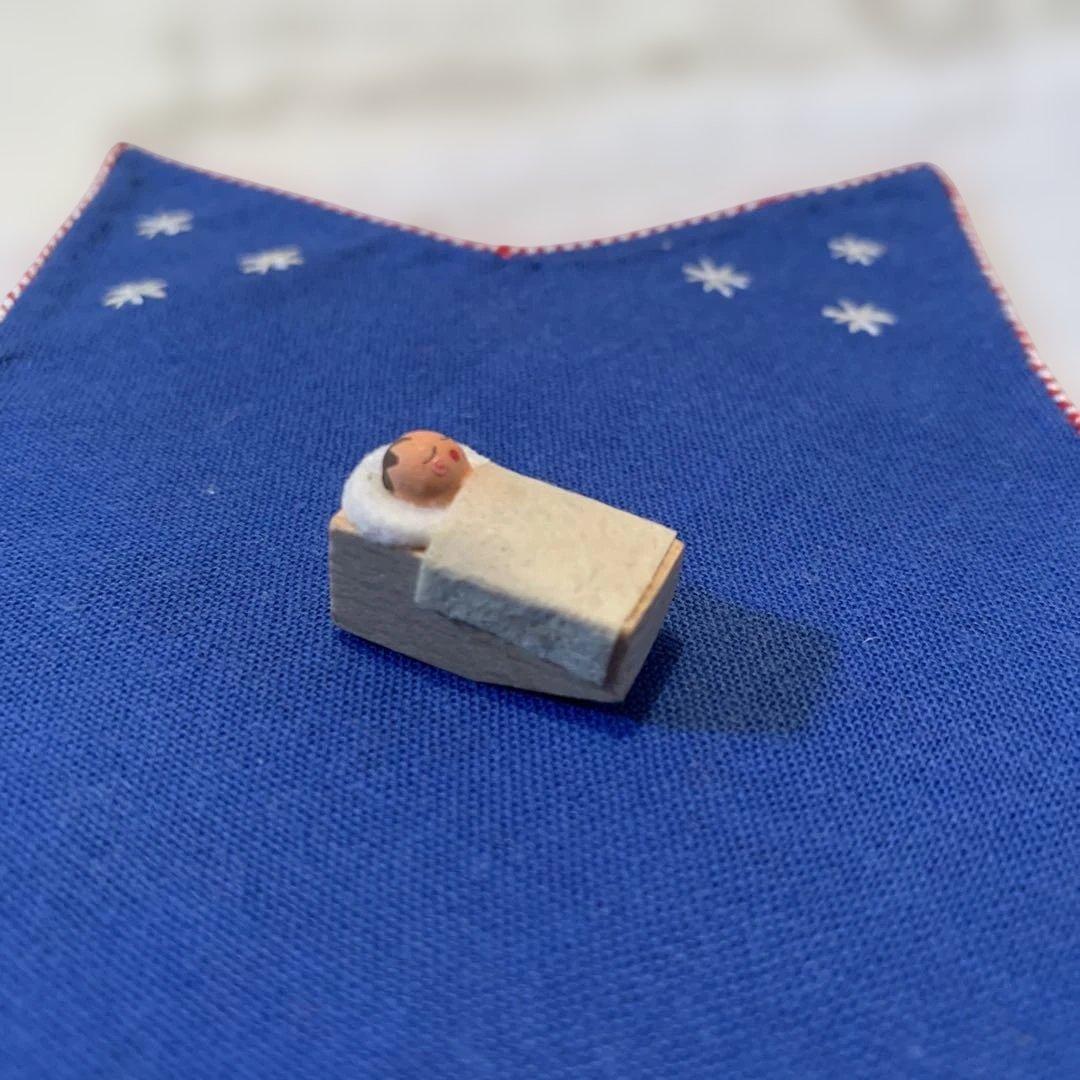 ドイツ製 木製人形 エルツ ヘニッシユ工房の聖家族と羊飼い牛さんの