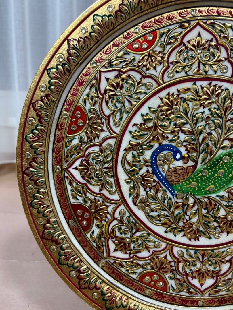孔雀デザインの装飾皿　インド　india 大理石　金細工　美術　芸術　伝統工芸