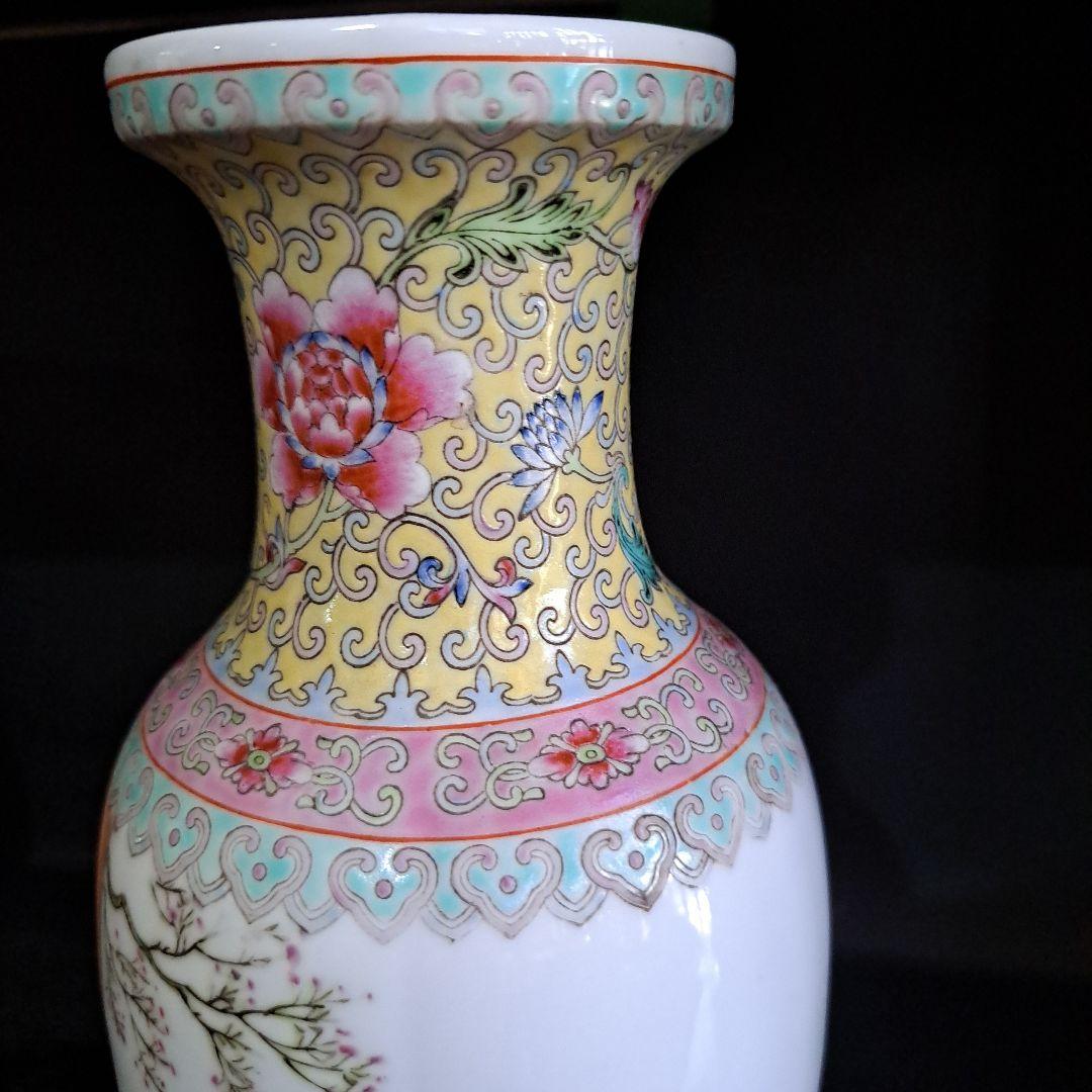 中国古玩　大清乾隆年　辰砂飾壺　　粉彩　白磁　　山水女人図　漢詩文