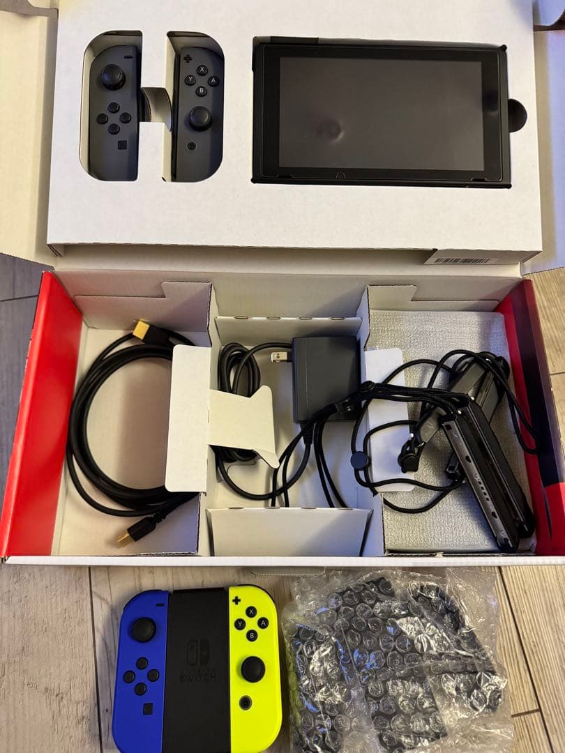 Switch 本体　更にジョイコン付き