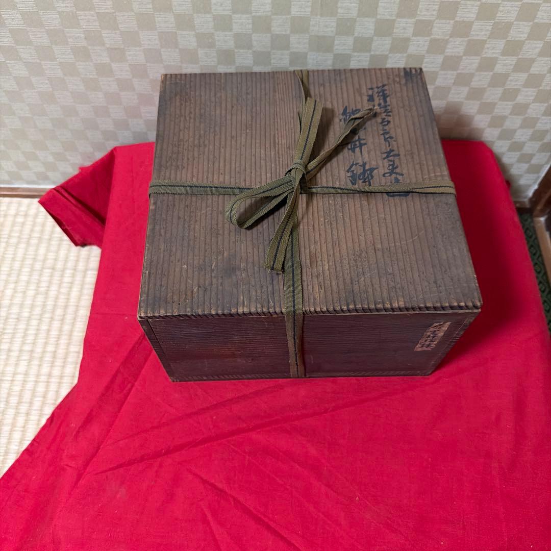 古美術 骨董品 江戸中期 菊割花地紋祥瑞五良大甫 造時代箱(元緑七年