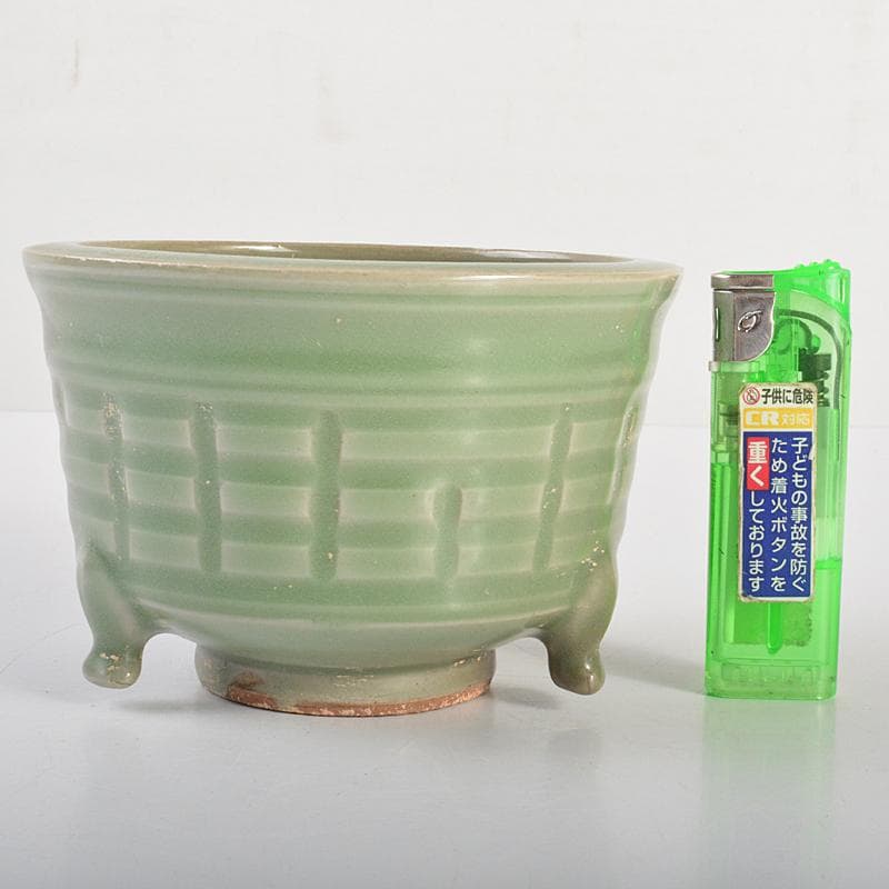 中国 龍泉窯青磁 刻線文三足香炉 C R6715E