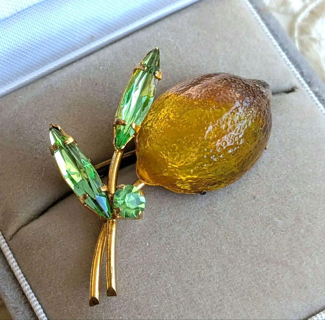 【訳あり】AUSTRIA製 フルーツガラス レモン ブローチ ヴィンテージ 訳あり】AUSTRIA製 フルーツガラス レモン ブローチ ヴィンテージ