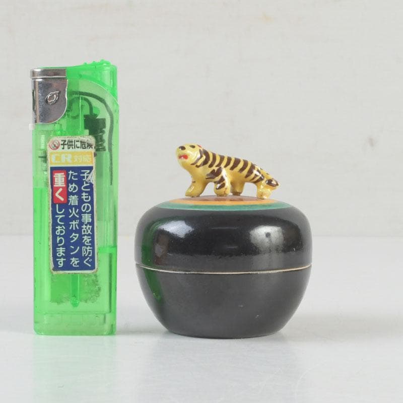 茶道具　萬古焼　加賀瑞山造　干支寅香合　共箱　V　9693