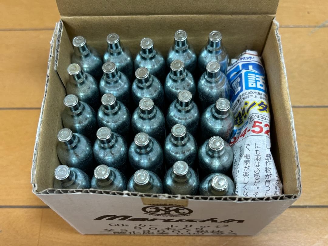 Carbon8 DOC M45 CO2ガスガン 本体とマガジン2本とCO2ボンベ