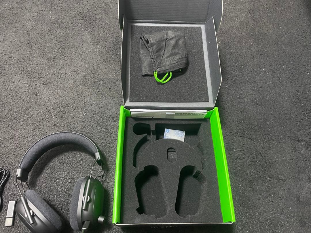 ほぼ新品 Razer BLACKSHARK V2 PRO BLACK 安い 通販