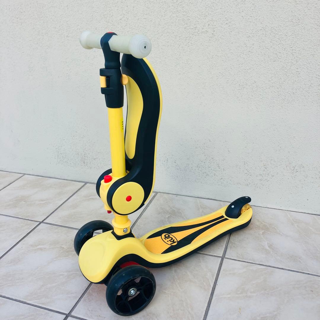 KÜB黄色い三輪スケーターホイール LEDライト　座ったり立ったりして乗れます