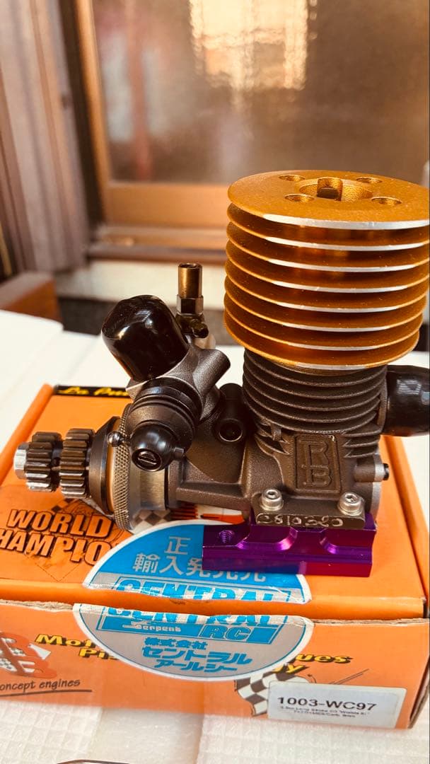 セントラルSerpent Vector 1/8レーシングカー