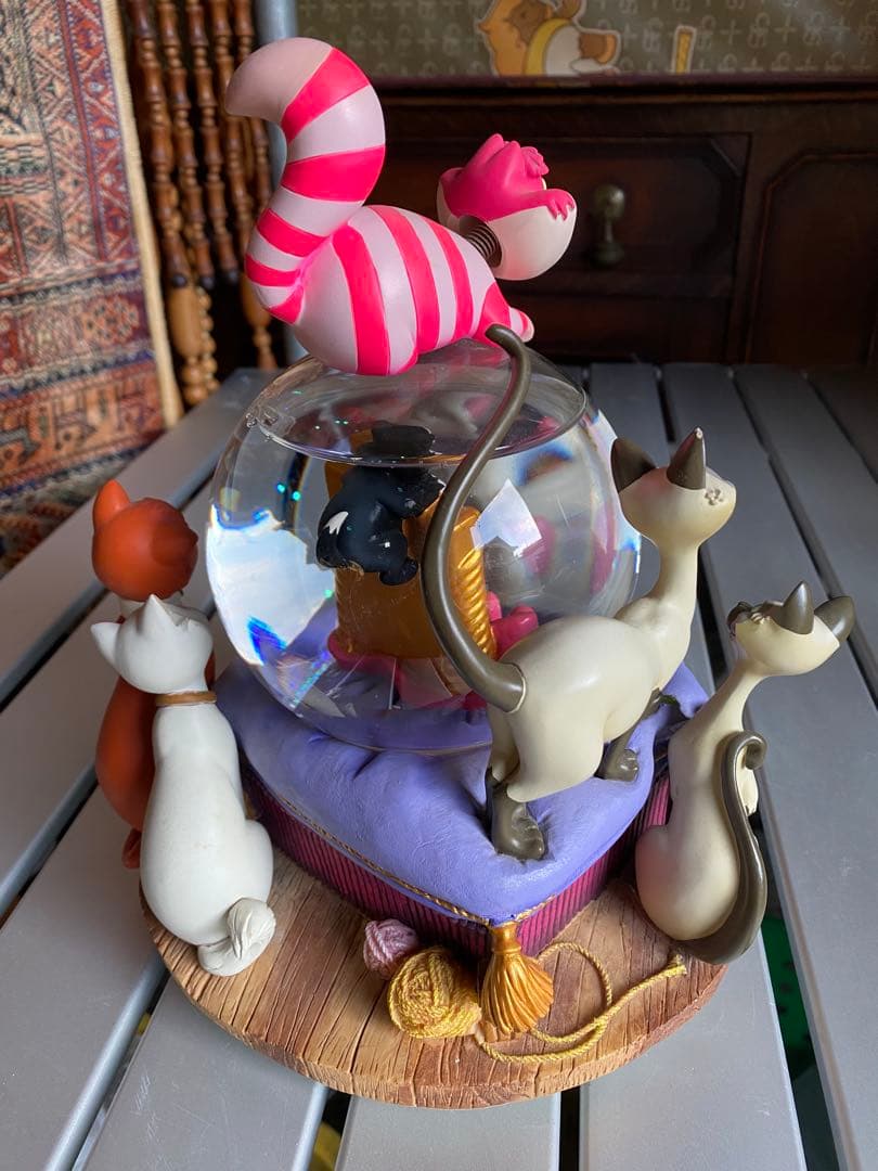 不思議の国のアリス チェシャ猫　スノードーム　オルゴール　フィギュア