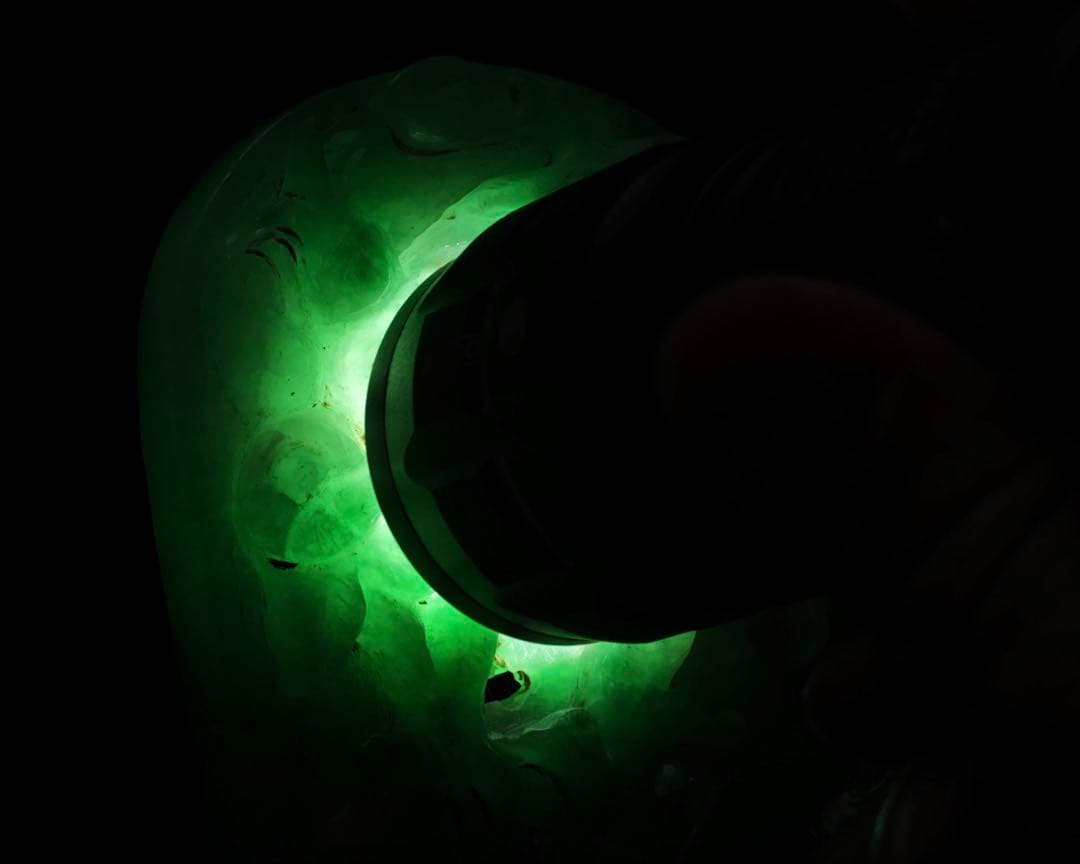 極上翡翠 花鳥文牌 透彫 玉石彫刻 ヒスイ 天然ジェイダイト 木箱付