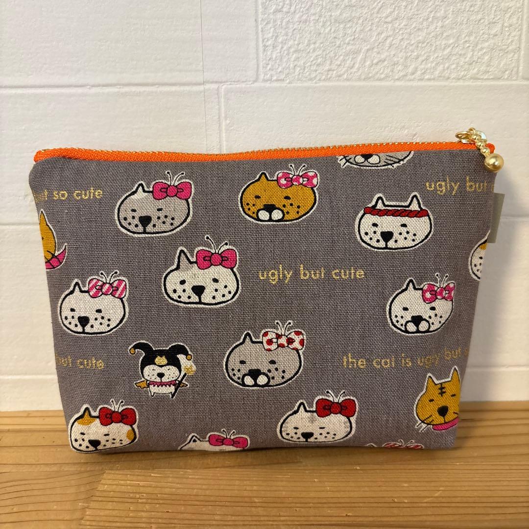 感謝価格　SALE 猫柄　16cmファスナーポーチ　人気　ハンドメイド　新柄