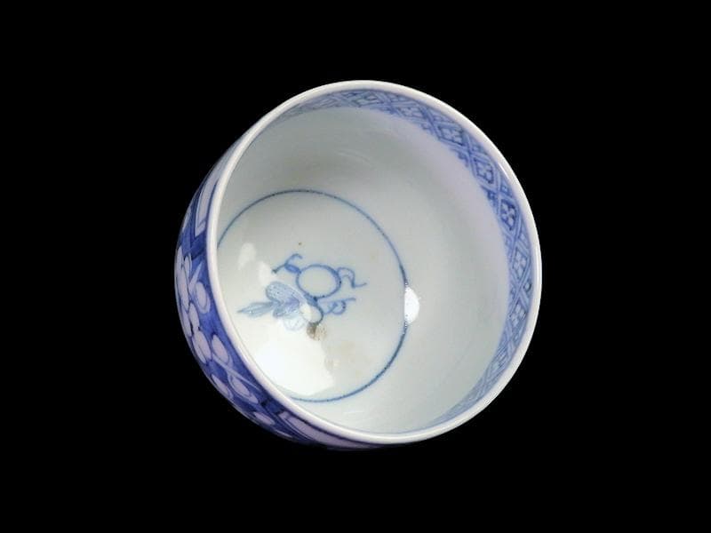古伊万里　染付 亀甲紋に梅の図　りん茶碗　A598AS-fbvc