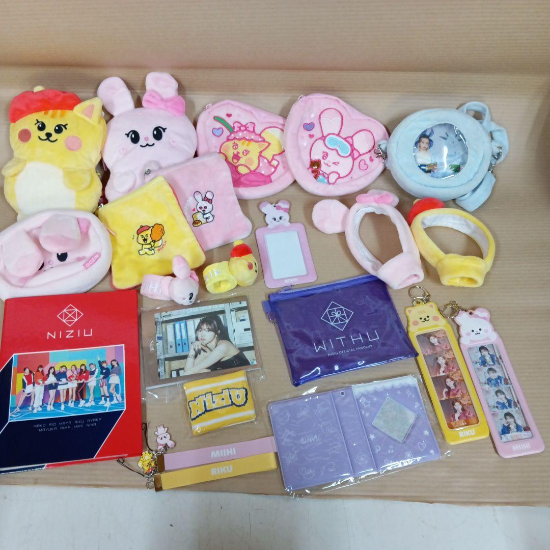 R★NiziU ぬいぐるみ・マスコット・ポーチなど大量セット MULTI POUCH SET / NiziU『Live with U 2026 “NEW EvoNUtion”』 – JYP