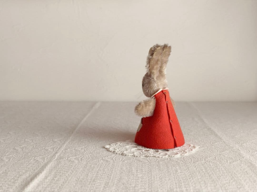 * vintage steiff ❀ * 赤いワンピースの ウサちゃん