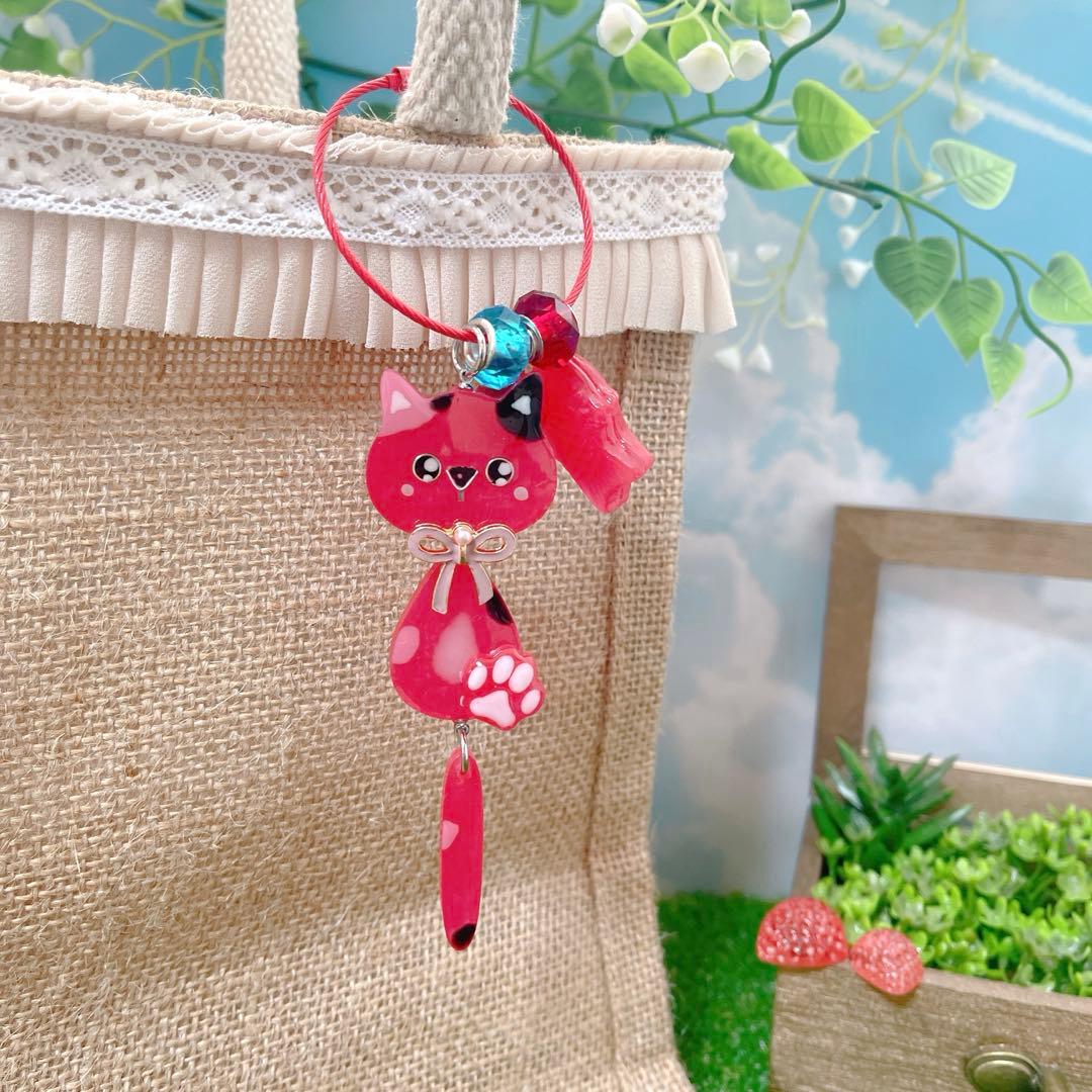 レジン キョロ三毛ちゃんのお花ひらひらワイヤーリングキーホルダー☺︎