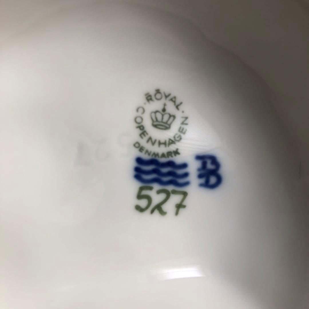 ロイヤルコペンハーゲン 527ガチョウと少女 と 1518はう赤ちゃんの2体です