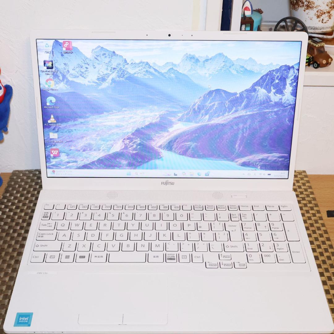 極上美品Win11超高年式11世代CPU/新品SSD/メ8/DVD/無線/カメラ セール 美品！小型Win11高性能8世代Corei7/SSD512/メ8/無線/カメラ