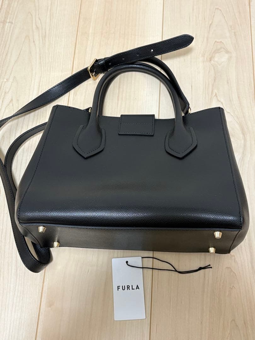 美品★FURLA レザーショルダーバッグ ブラック 黒 ワンタッチかんたん開閉