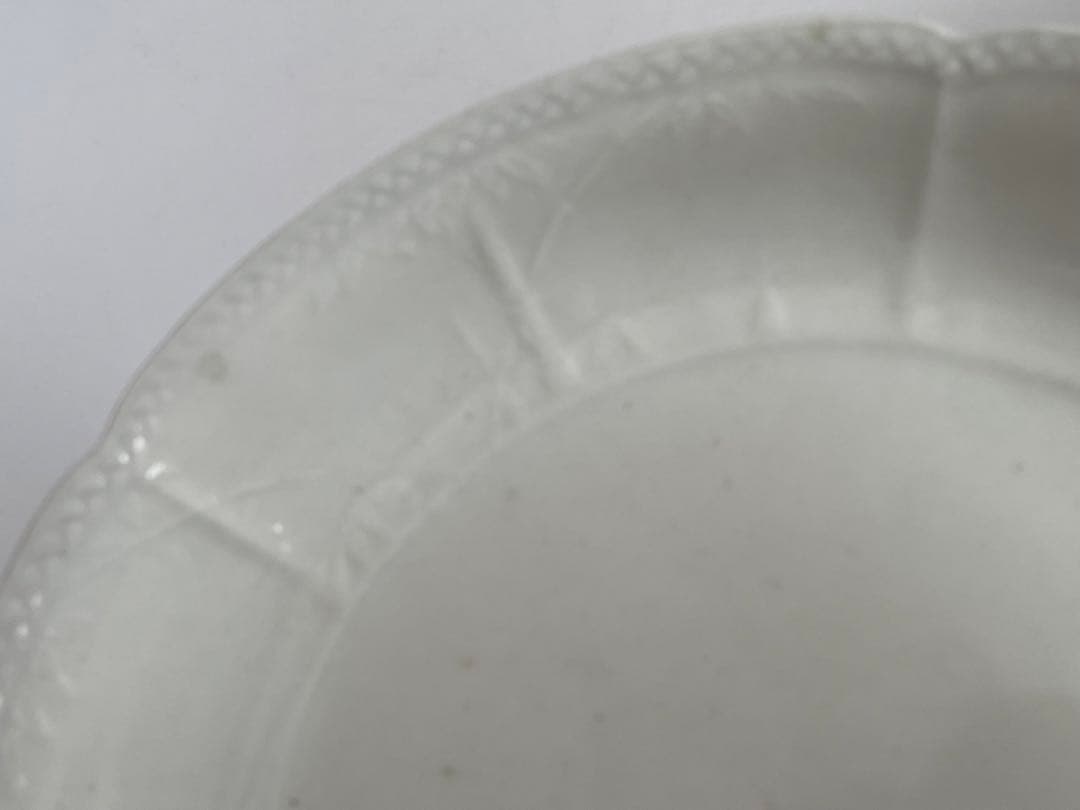 骨董　アンティーク　柿右衛門白磁　陽刻　印刻　柿右衛門　輪花皿　松竹梅　六寸皿