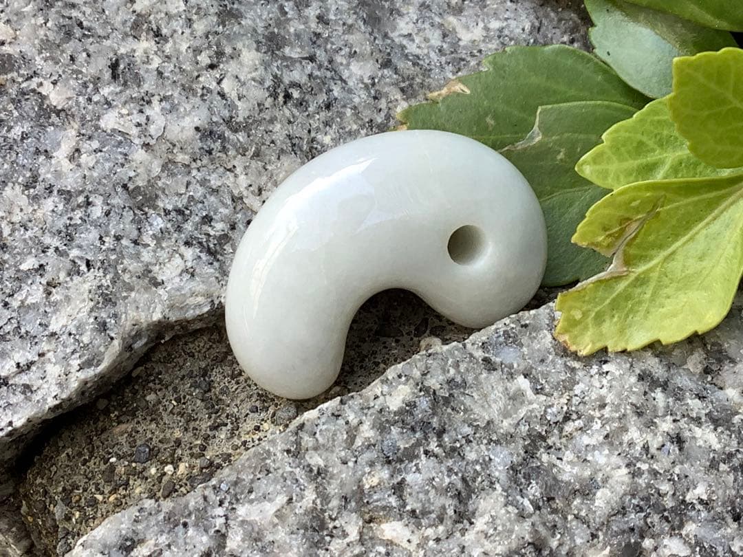 極上物✳きらきら味の素‼️小滝産糸魚川翡翠勾玉 氷の世界へアイス