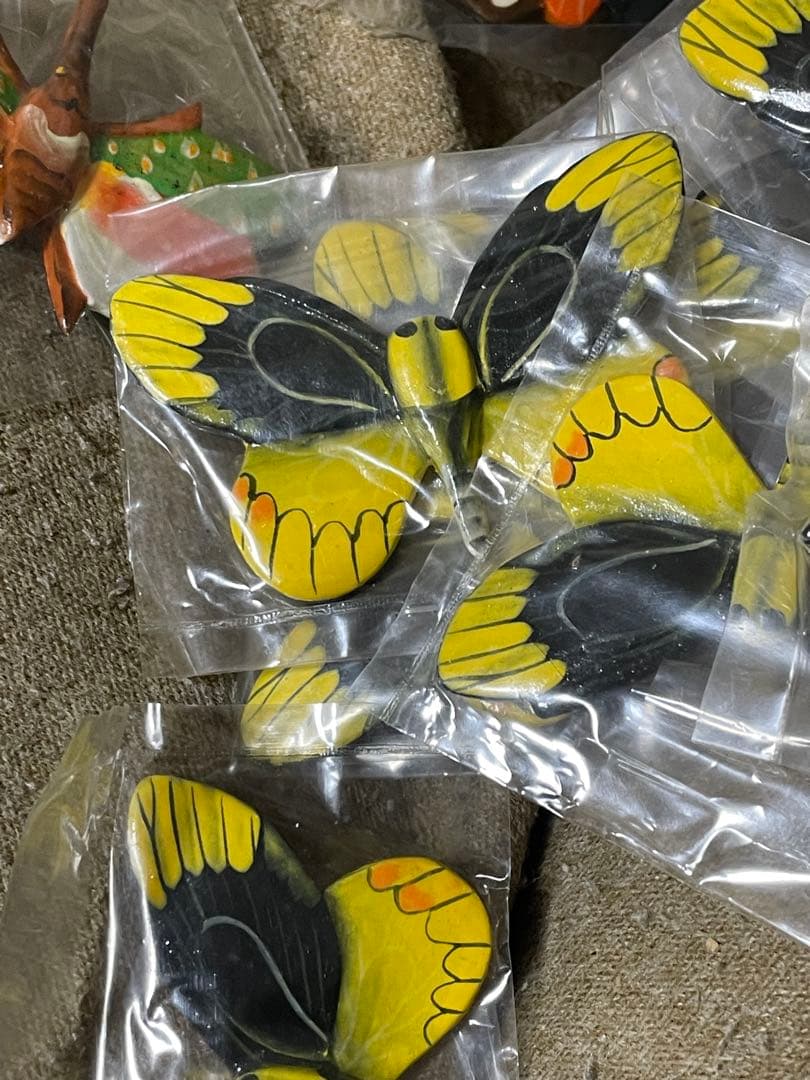 【大量まとめ売り】木彫りの蝶々　海外土産　かわいい　チョウチョ