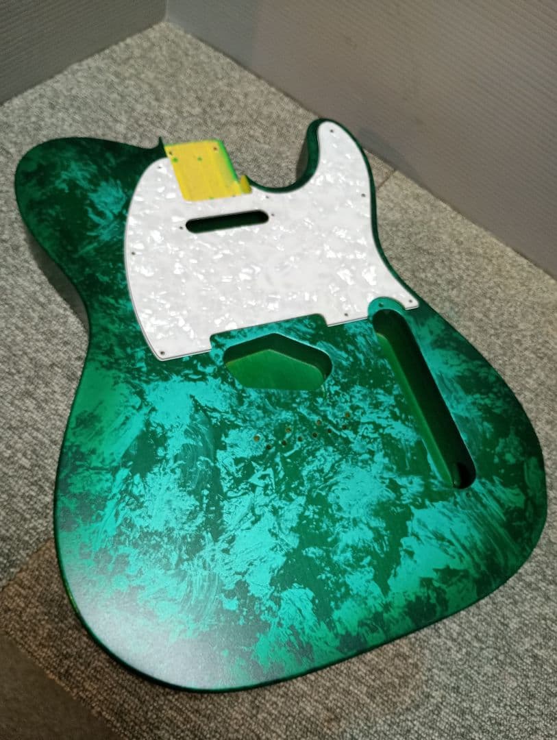 テレキャスター 塗装済ボディ ホワイトパールピックガード付き