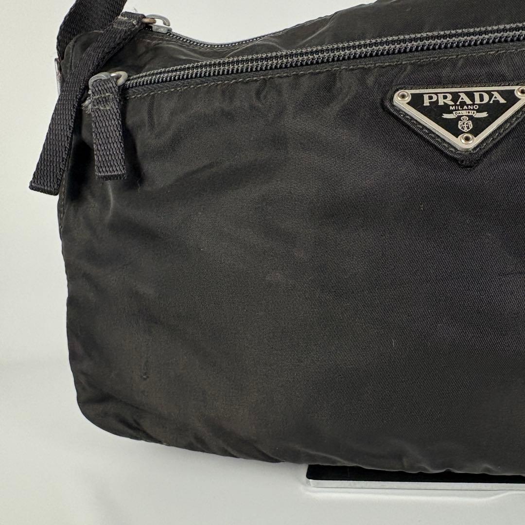 プラダ ナイロン 三角ロゴ ショルダーバッグ　ブラック
