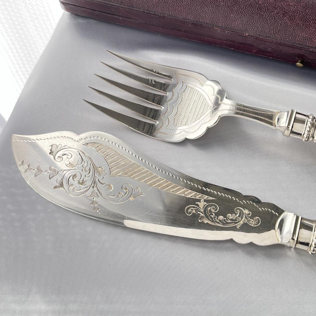 【英国】 ビクトリアンのサーバー ペア【シルバープレート】 専用ケース