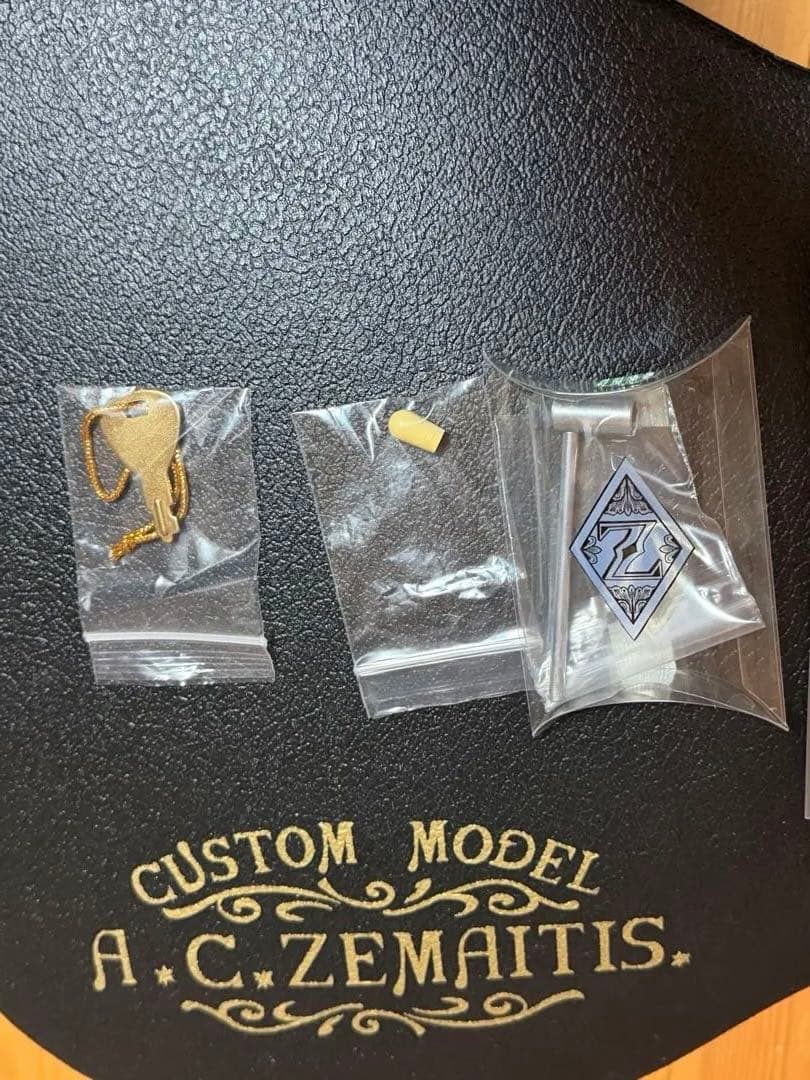 ゼマイティス l Fronts Aces & Eights, Black