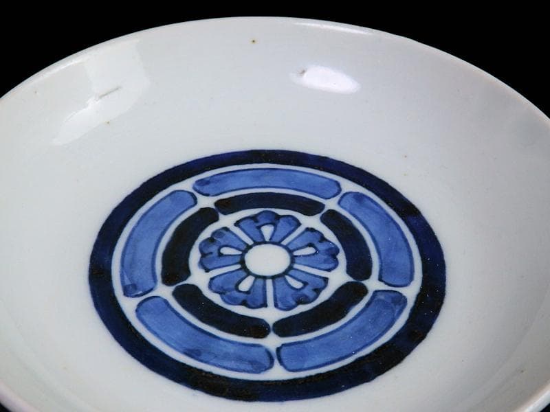 古伊万里 染付 丸に五瓜に唐花の図 家紋 4寸半