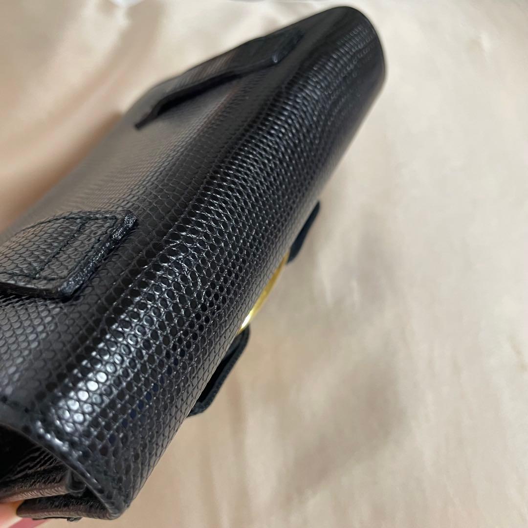 フェラガモ　ヴァラ　ミニバッグ　チェーン付き