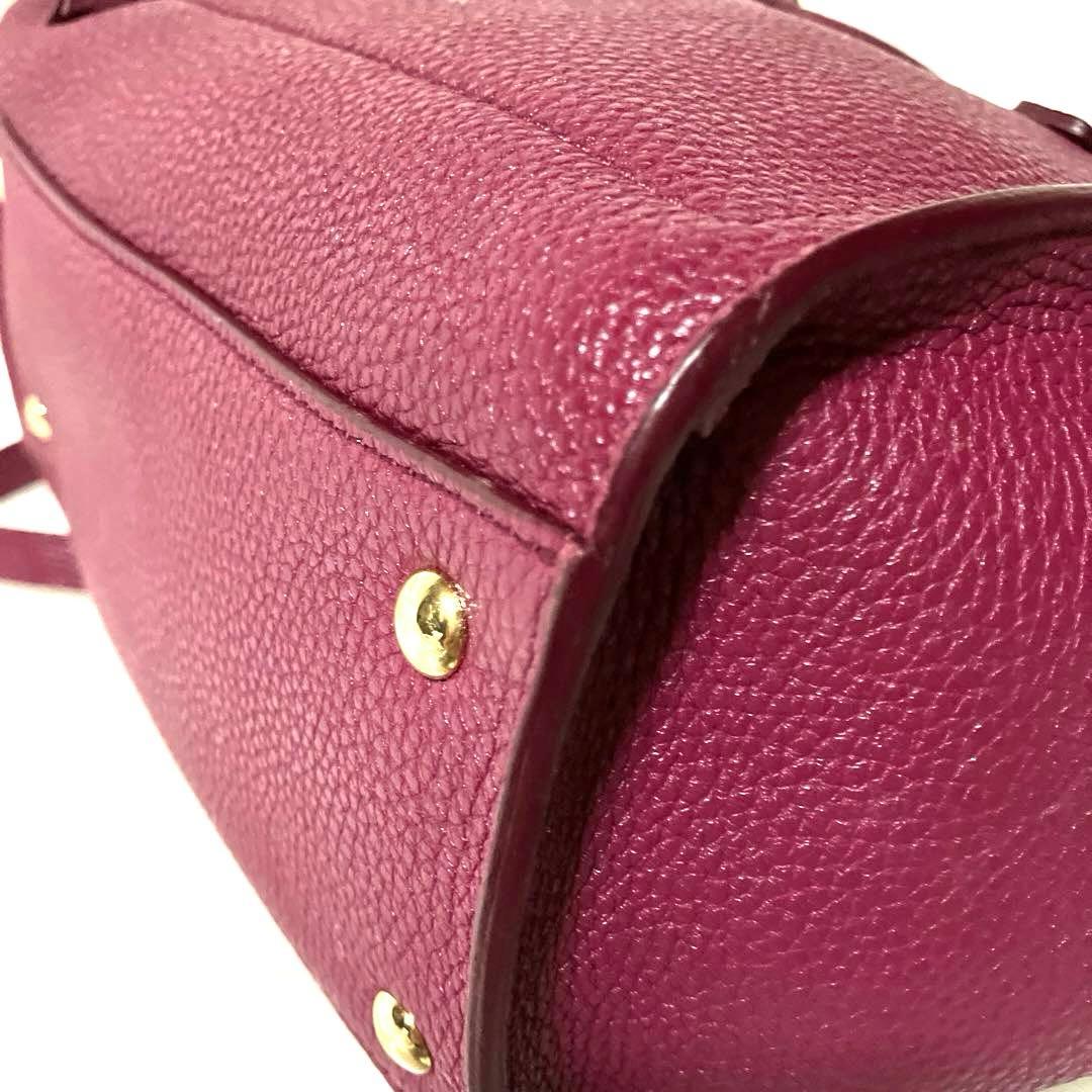 フェラガモ　イタリアンレザーハンドバッグ（バーガンディ）