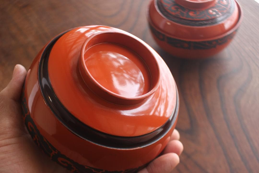 デッドストック！時代朱漆に風情ある錆塗蛸唐草蒔絵の映えるお椀2点