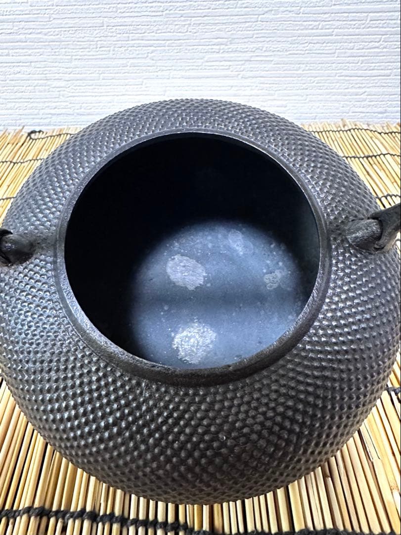 未使用品、タグ付　南部虎山工房前田知行造　１２型　南部鉄瓶　南部鉄器　鉄瓶