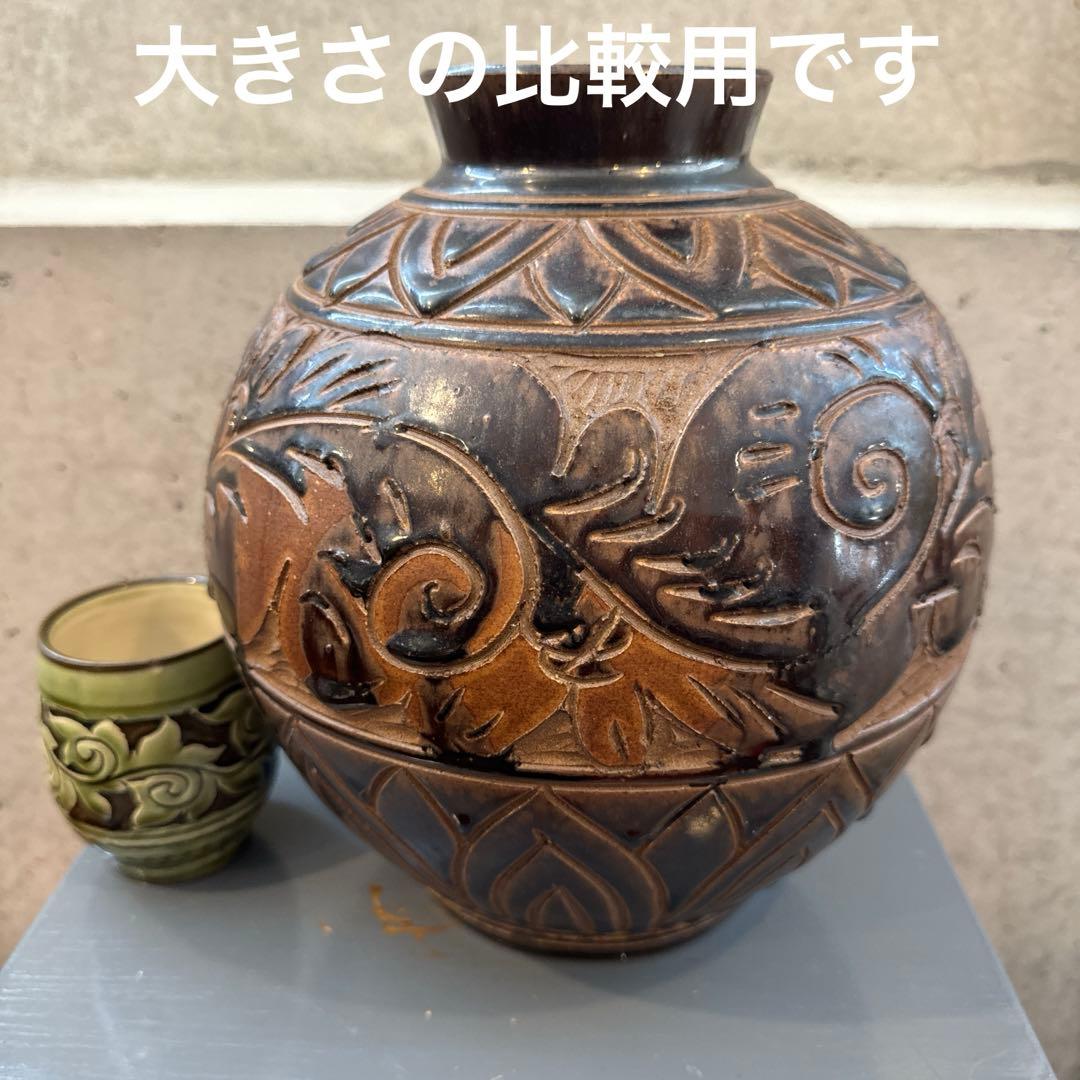 【壺屋焼】黒釉唐草掻き落とし大壺